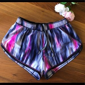 Lululemon women short.